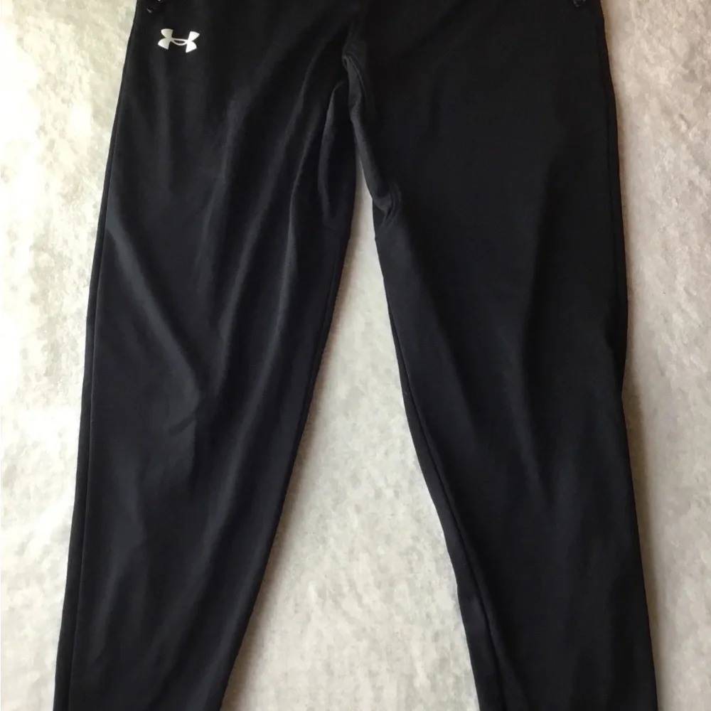 UNDER ARMOUR Boys size YM Y L SHIRTS JOGGERS SET